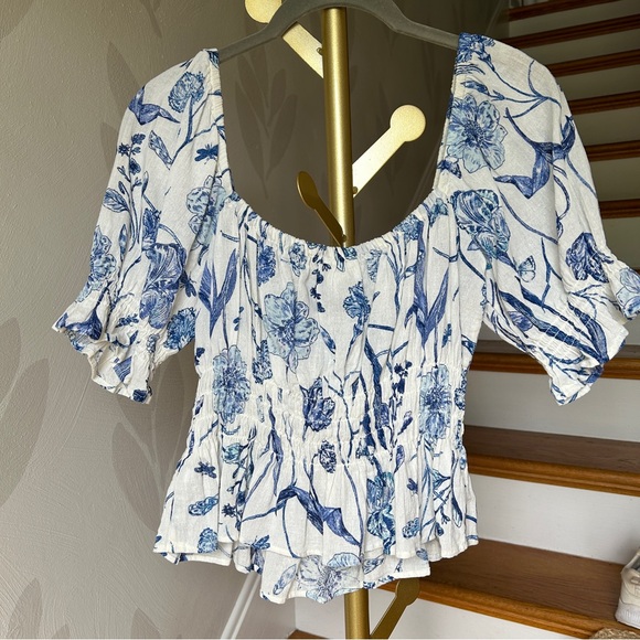 H&M Romantic Blue Floral Summery Top with Blousey Sleeves and Cinched Waist - Picture 5 of 6